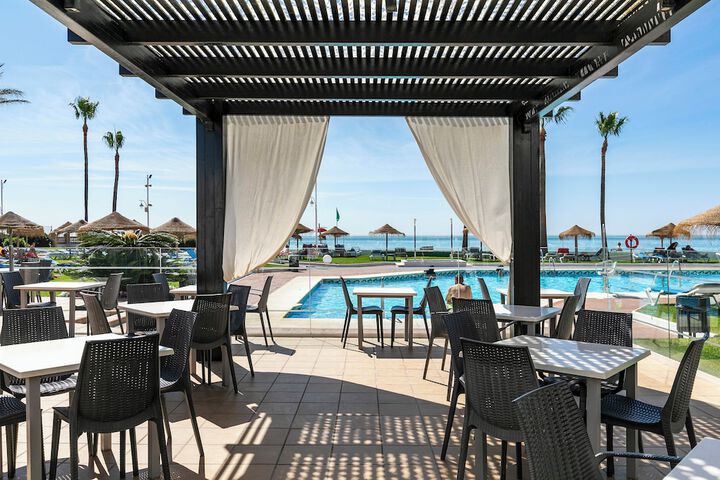 Hotel with Pool