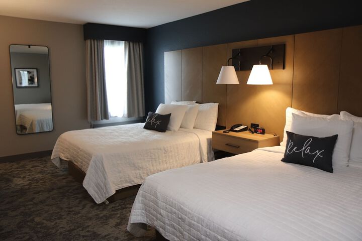 2 Queen Beds (1 of 8)