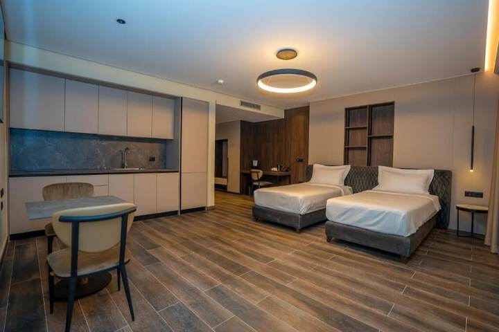 Room 15 of 77