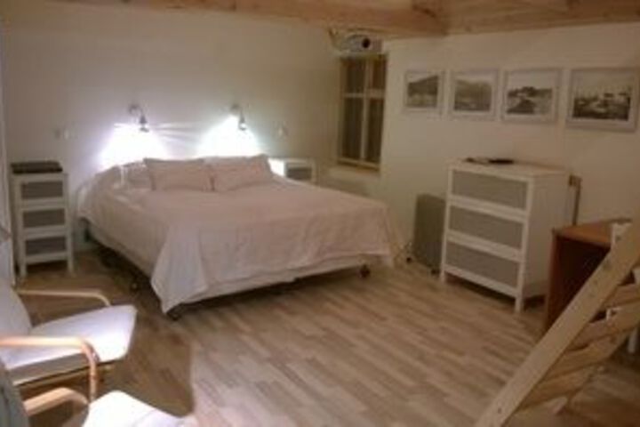 Room 6 of 32