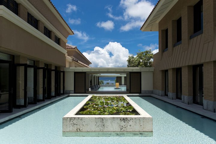 Hotel Exterior 131 of 140