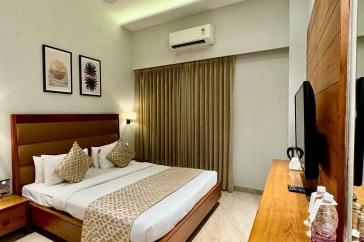 Room 2 of 18