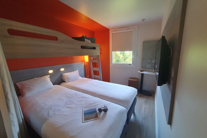 Room 12 of 42