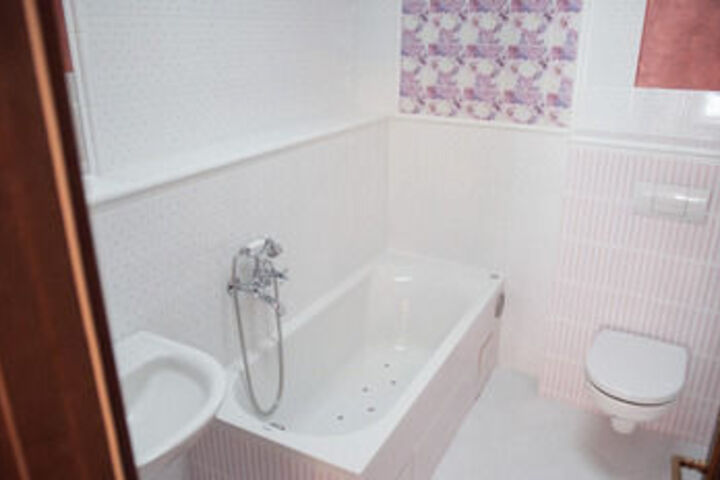 Room 3 of 37
