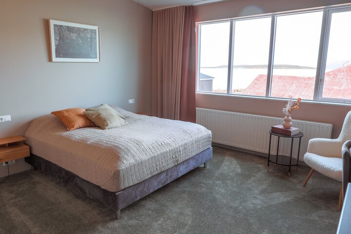 Room 3 of 9