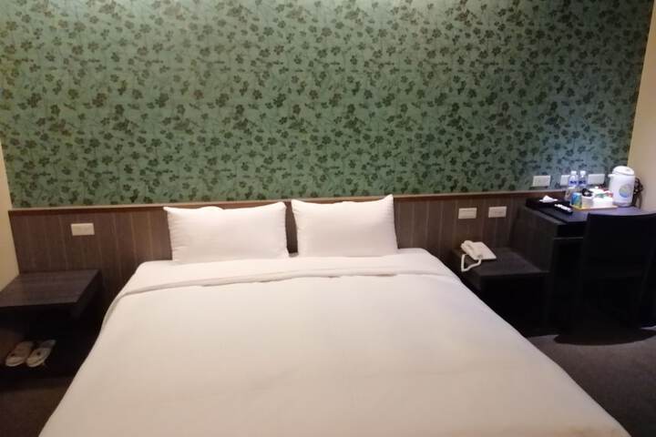 Room 20 of 106
