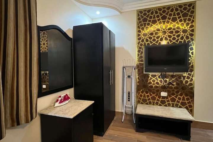 Room 47 of 177