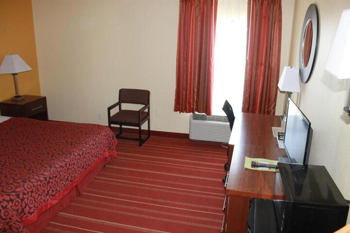 1 Queen Bed (8 of 11)