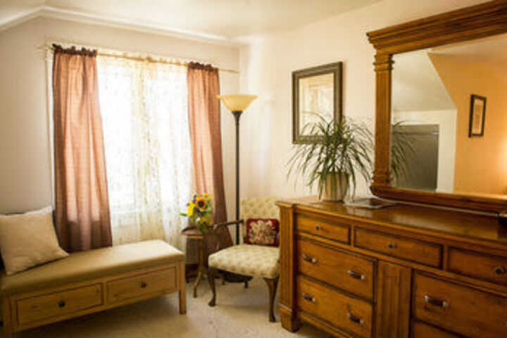 Room 16 of 28