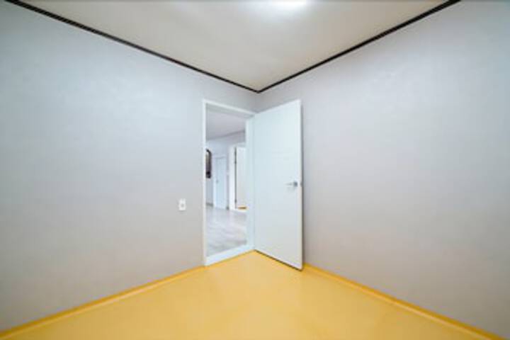 Room 2 of 35