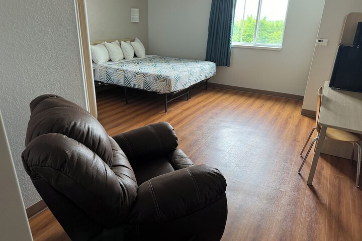 Room 11 of 16