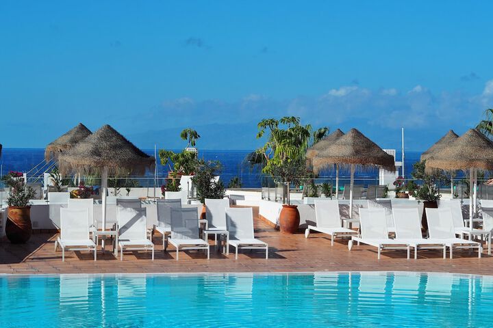 Hotel with Pool