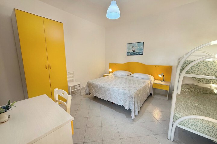 Room 22 of 65