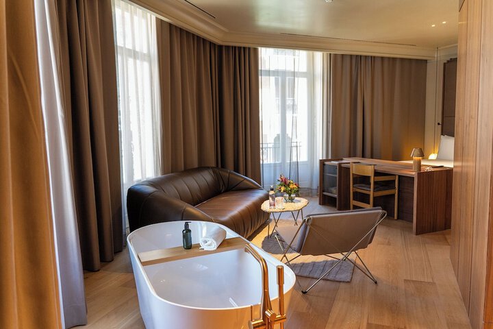 Room 32 of 88