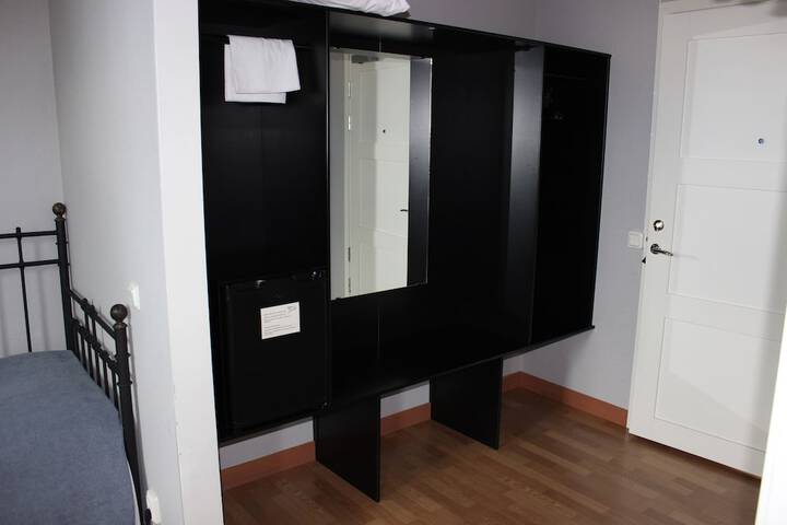 Room 9 of 48