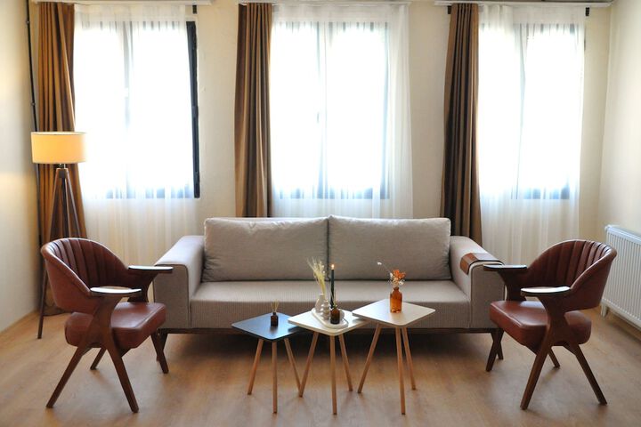 Room 5 of 28