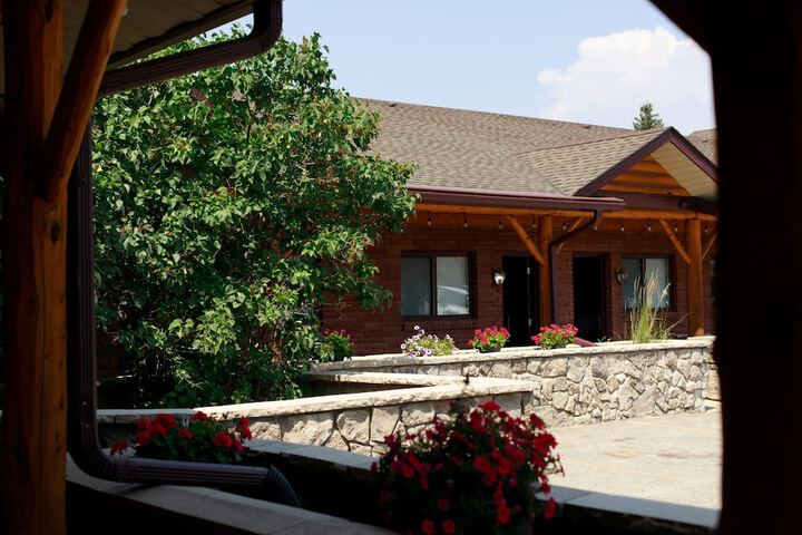 Property Grounds 23 of 27