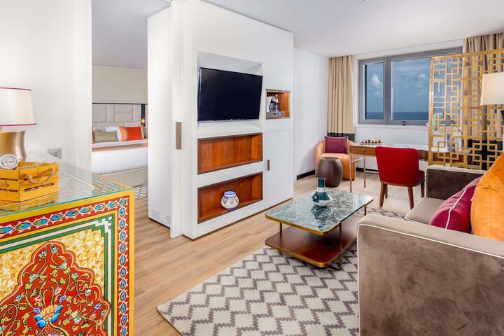 Room 32 of 106