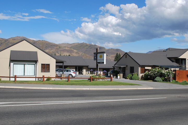 Hotel Exterior 43 of 46