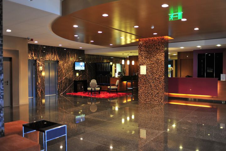 Entrance & Lobby