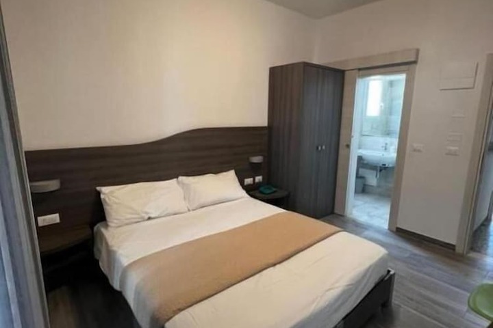 Room 2 of 7