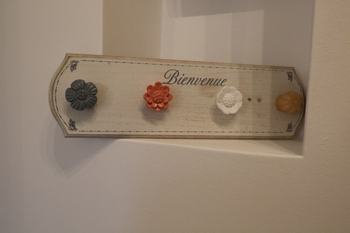 Room 6 of 13