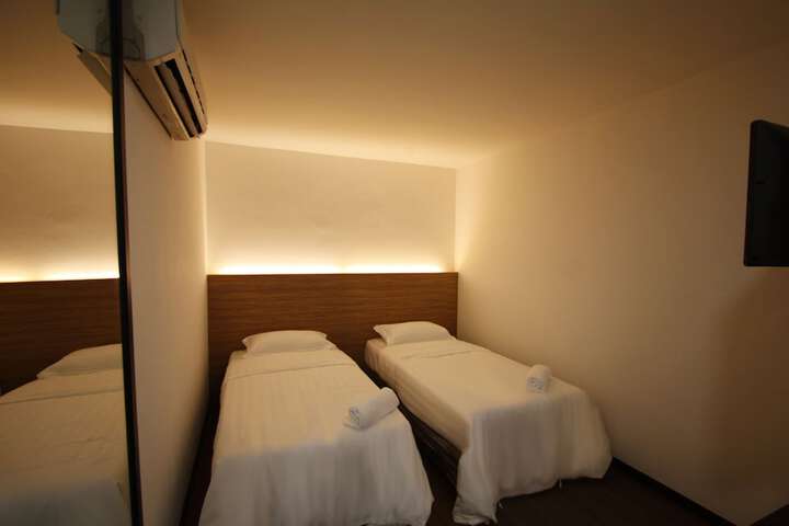 Room 6 of 14