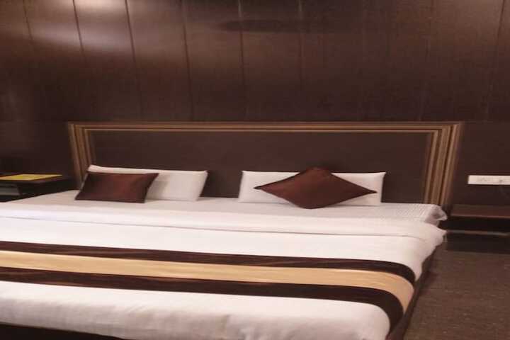 Room 12 of 53