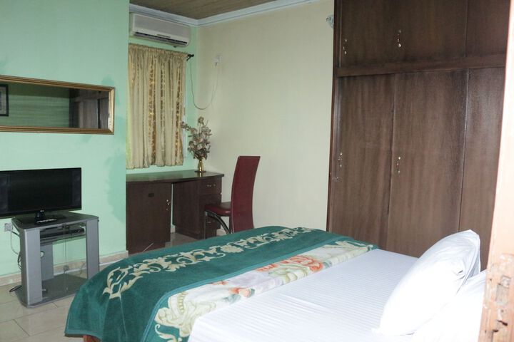 Room 8 of 25