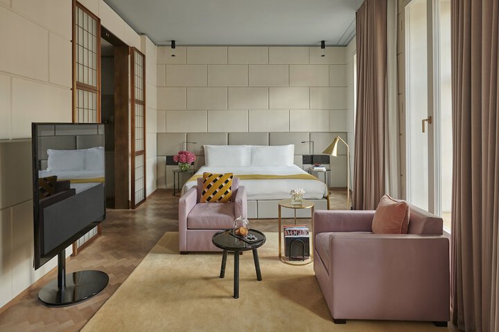 Room 51 of 241
