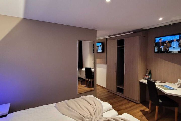 Room 26 of 146