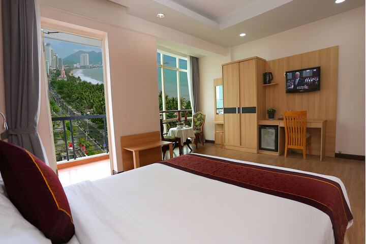 Room 12 of 50