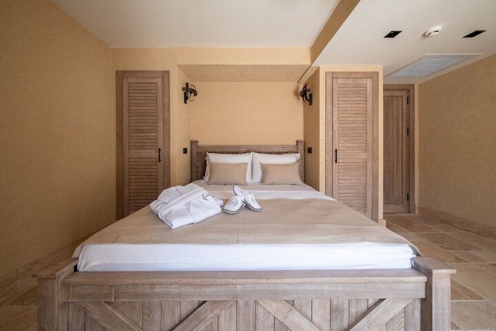 Room 4 of 38