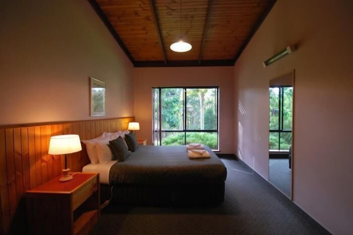 Room 9 of 233