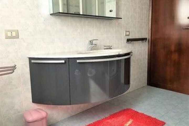 Room 9 of 25
