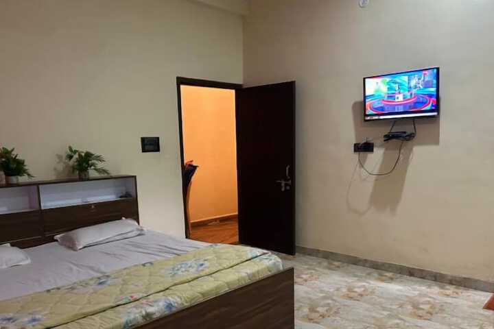 Room 4 of 23