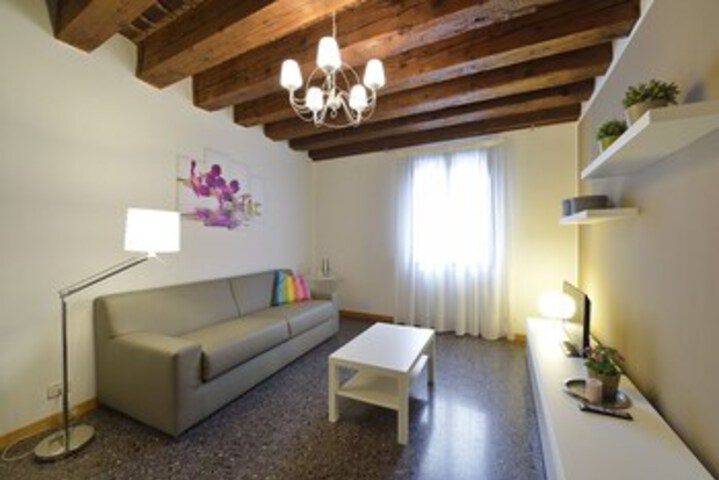 Room 18 of 34