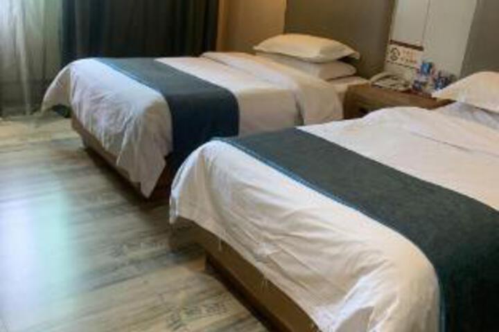 Room 16 of 16