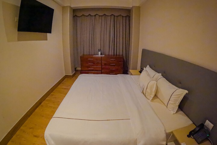 Room 6 of 38