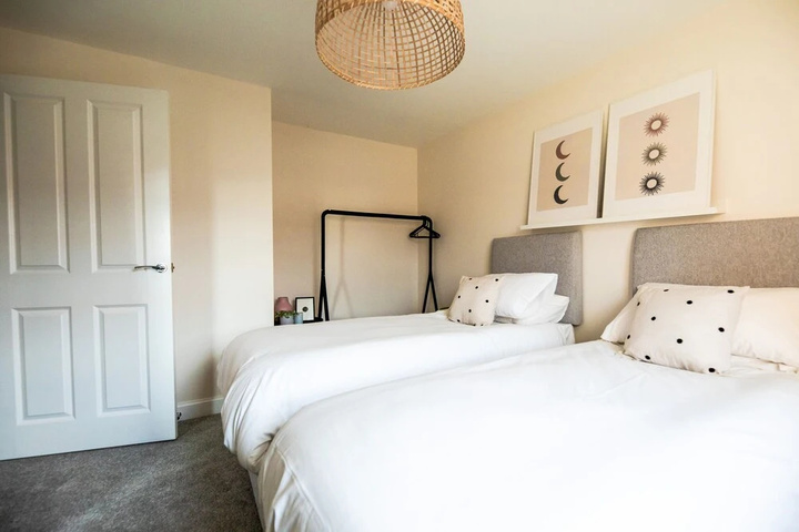 Room 4 of 18