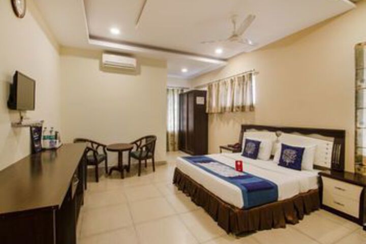 OYO 9707 Hotel Sravya Residency