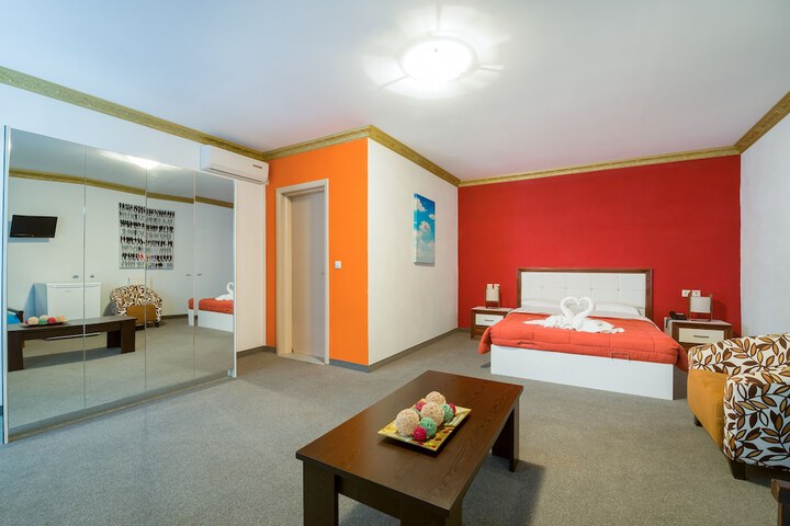 Room 10 of 50