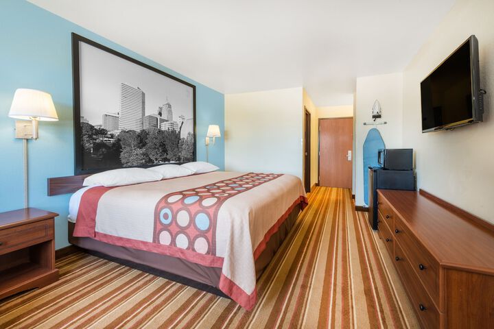 1 King Bed (1 of 12)
