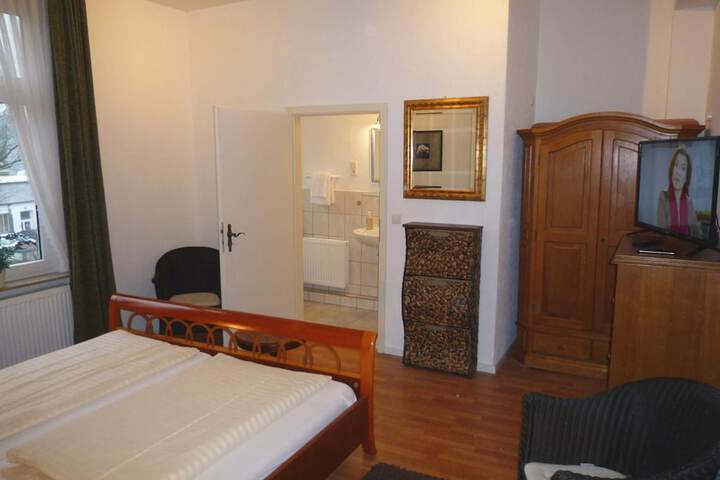 Room 6 of 23