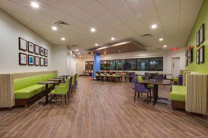 Breakfast/Coffee Service 18 of 37