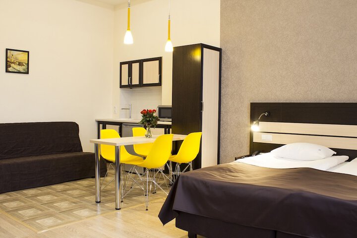 Room 13 of 87