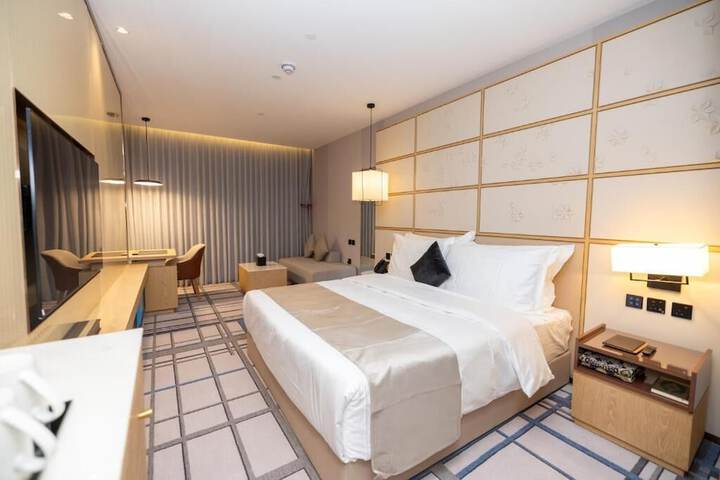 Room 5 of 32