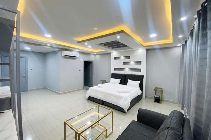 Room 6 of 18