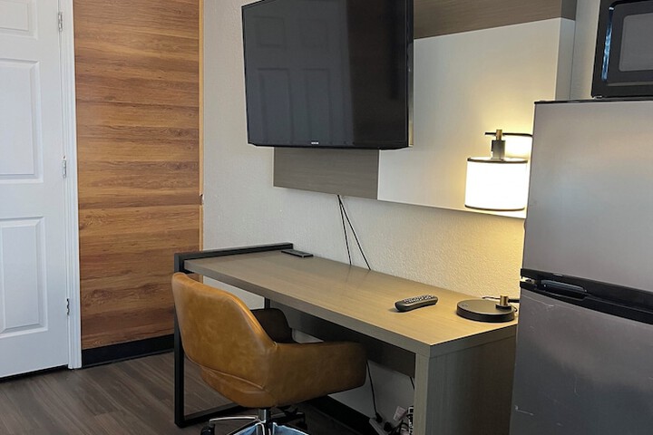 Room 3 of 10