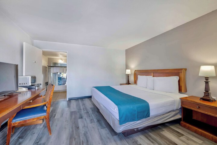 Room 8 of 26